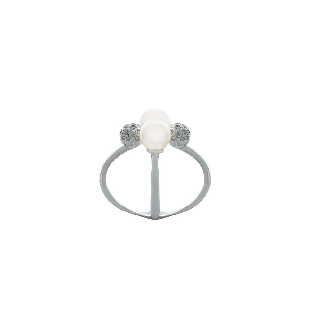 Pearl ring with diamond ball